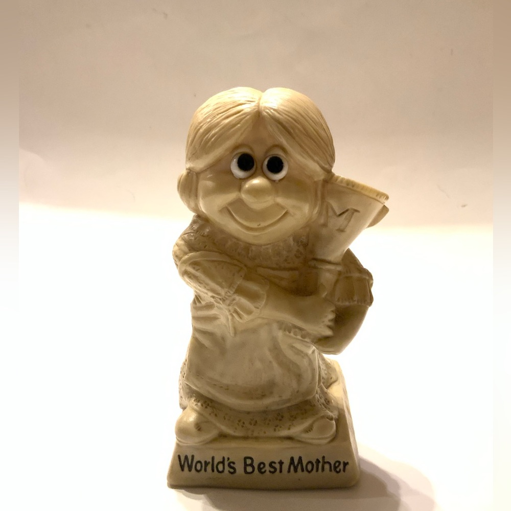 Vintage 1970 Russ & Wallace Berrie & Co. World’s Best Mother Statue Figurine